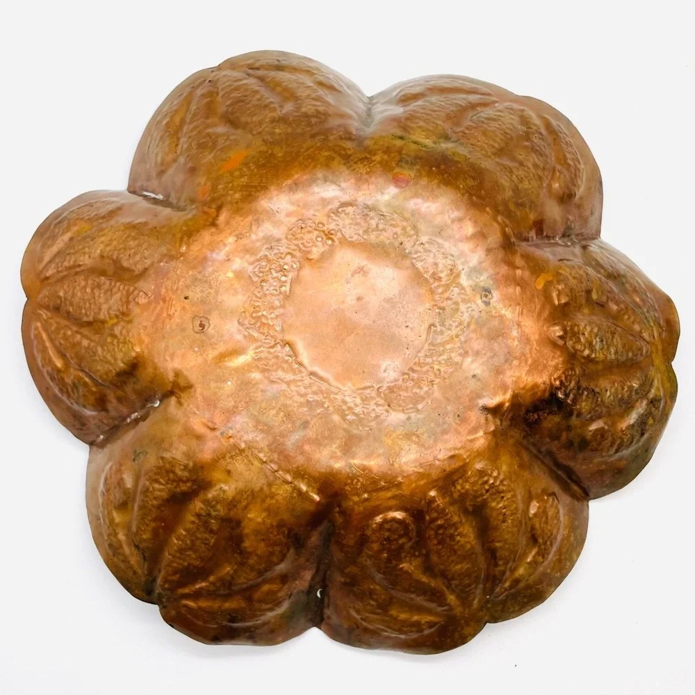 Copper Repousse Bowl Scalloped Floral Hand Hammered Vintage 8.5